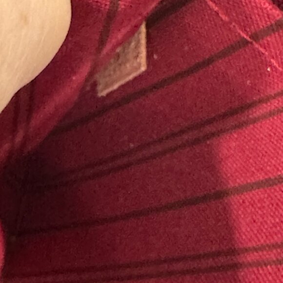 Louis Vuitton Neverfull Monogram Pouch Red Interior (141997) - Picture 8 of 9